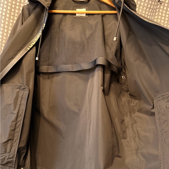 Burberry Nylon Raincoat EUC- US Size 14 OFFERS ACCEPTED - Picture 4 of 12